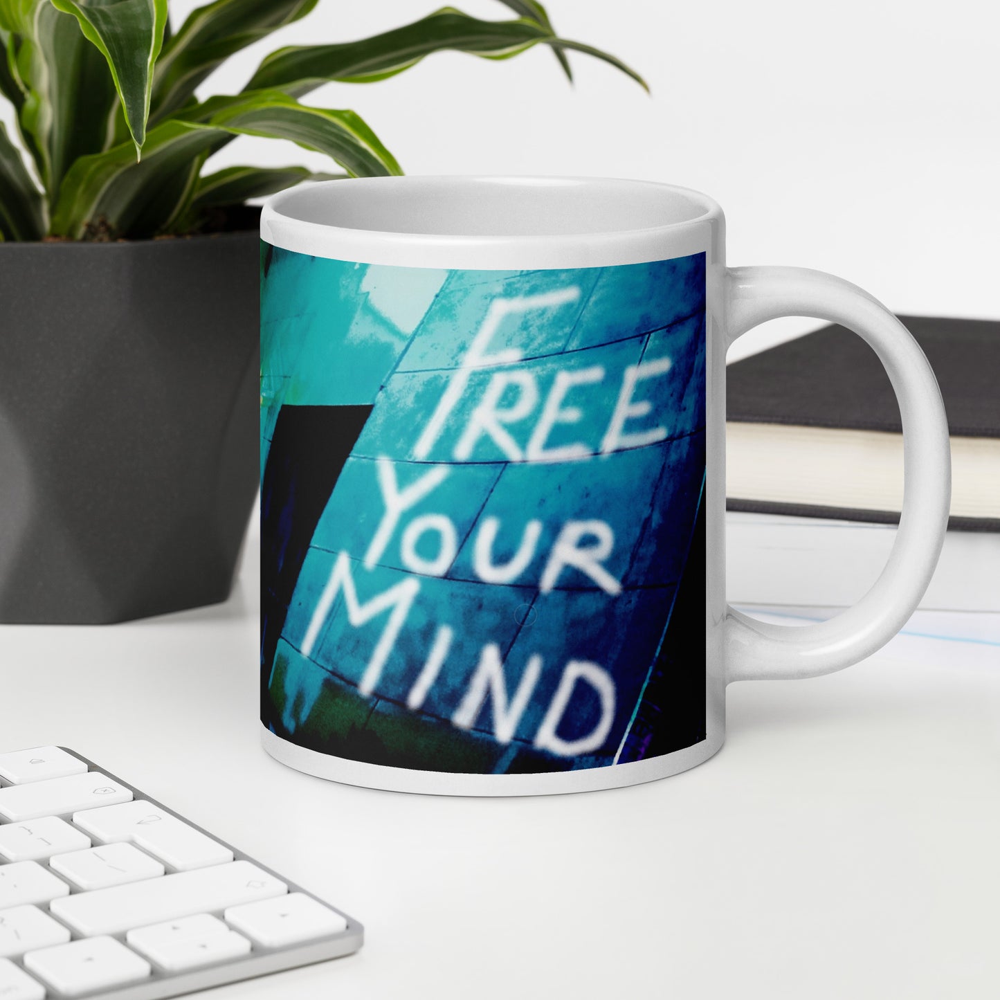 White glossy mug "FREE YOUR MIND" Albumcover